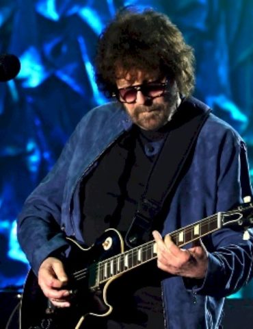 jeff-lynne-thanks-fans-for-their-support-following-cancellation-of-final-elo-show