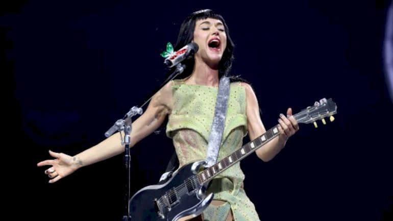 katy-perry-experiences-a-frightening-onstage-mishap-during-concert-in-san-francisco