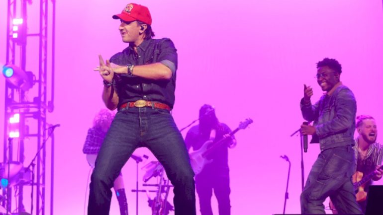 with-his-fancy-footwork-fueling-russellmania,-russell-dickerson’s-dealing-with-the-pressure
