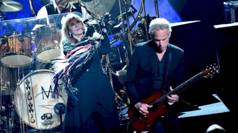 stevie-nicks-&-lindsey-buckingham-billboards-pop-up-in-la