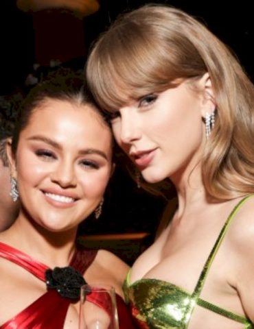 ‘it’s-a-loaf-story’:-taylor-swift-bakes-for-benny-&-selena