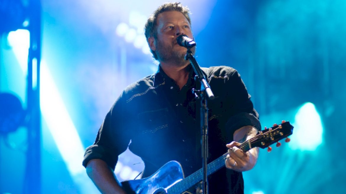 how-the-resurgence-of-vinyl-led-blake-shelton-to-call-his-album-‘for-recreational-use-only’