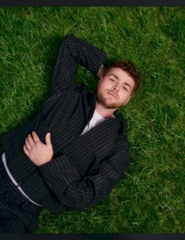 alex-warren-and-justin-bieber-top-british-charts-with-latest-releases