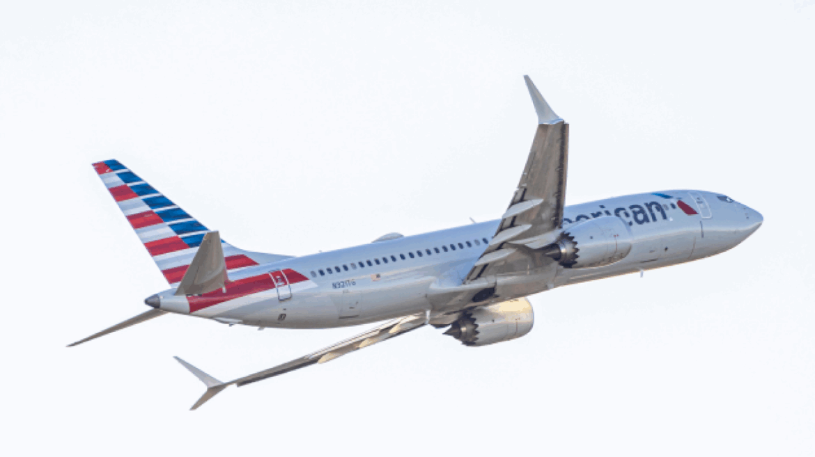 passengers-exit-plane-via-emergency-slide-after-aborted-takeoff