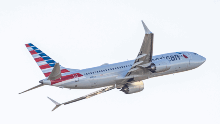 passengers-exit-plane-via-emergency-slide-after-aborted-takeoff