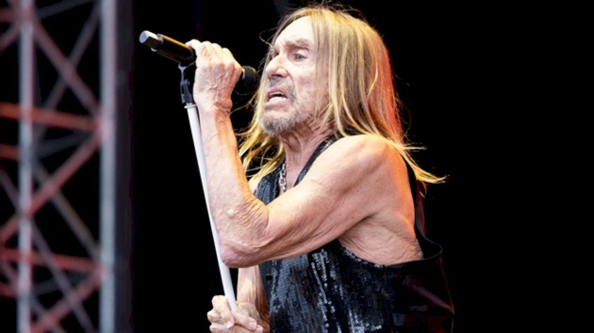 he’s-a-punk-rocker,-yes-he-is:-iggy-pop-performs-﻿superman﻿-song-live-for-first-time