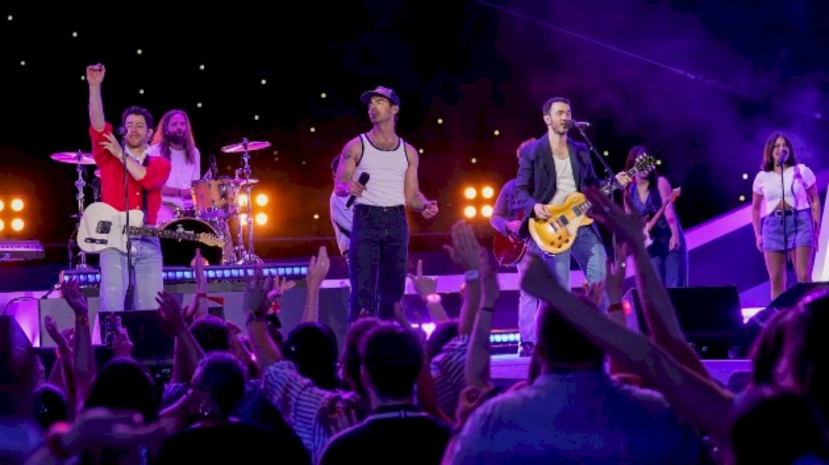 jonas-brothers-to-livestream-five-of-their-upcoming-tour-dates