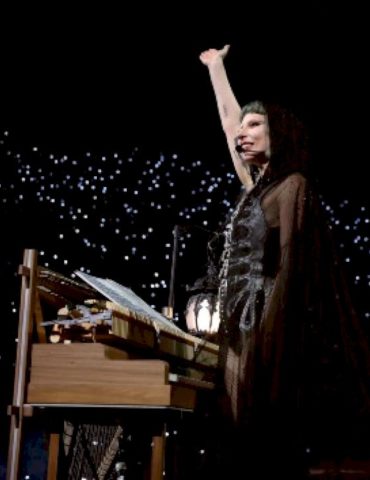 lady-gaga-shouts-out-fiance-during-mayhem-ball-show