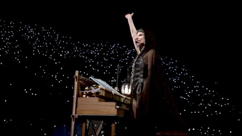 lady-gaga-shouts-out-fiance-during-mayhem-ball-show