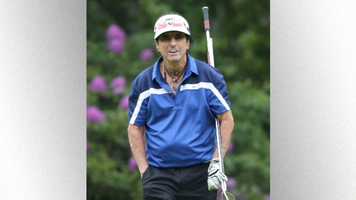 alice-cooper’s-golf-obsession-grew-from-him-replacing-1-‘addiction’-with-another