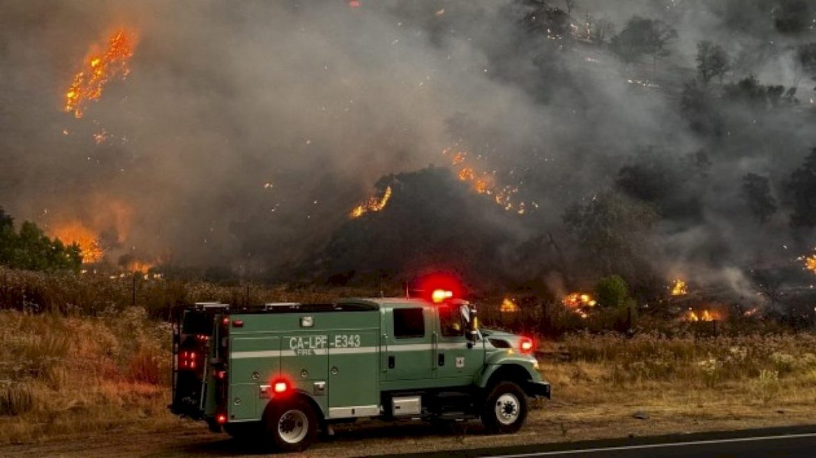 gifford-fire-burns-over-65,000-acres-in-southern-california