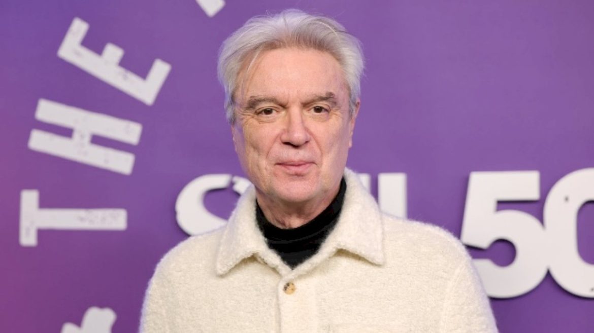 david-byrne-collaborating-with-hayley-williams-on-new-song-for-netflix’s-‘the-twits’-film
