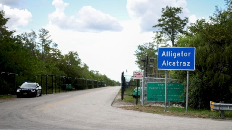 judge-to-consider-halting-operations-at-‘alligator-alcatraz’-over-environmental-concerns