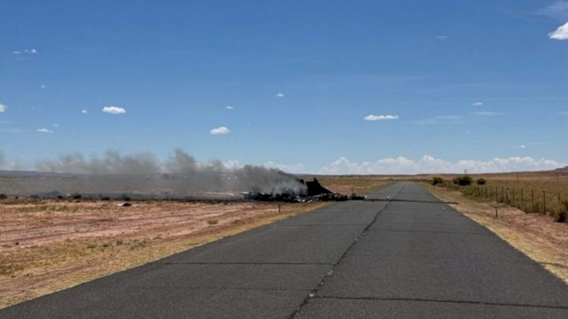 4-dead-after-medical-transport-plane-crashes-while-landing-in-arizona:-authorities