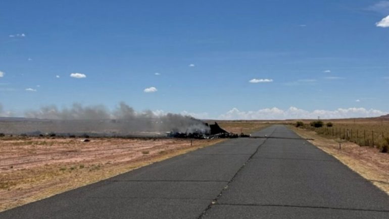 4-dead-after-medical-transport-plane-crashes-while-landing-in-arizona:-authorities