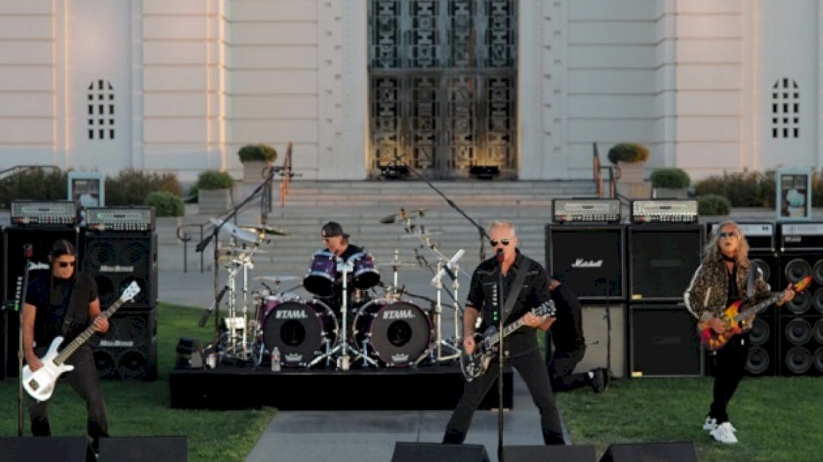metallica-announces-tiny-concert-in-the-hamptons