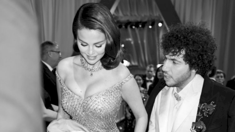 selena-gomez-calls-benny-blanco’s-sweet-comment-‘cheesy’-as-they-promote-her-new-fragrance