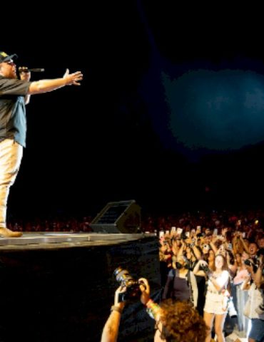 not-so-‘ordinary’:-check-out-the-lollapalooza-collab-between-luke-combs-+-alex-warren
