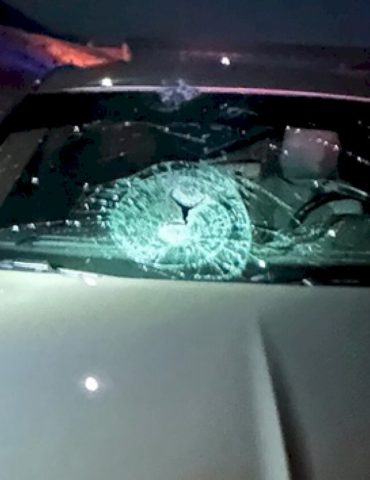 2-drivers-hospitalized-with-serious-injuries-after-rocks-were-dropped-onto-highway