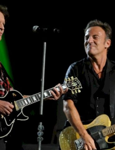 john-fogerty-‘really-proud’-of-bruce-springsteen-for-calling-out-donald-trump