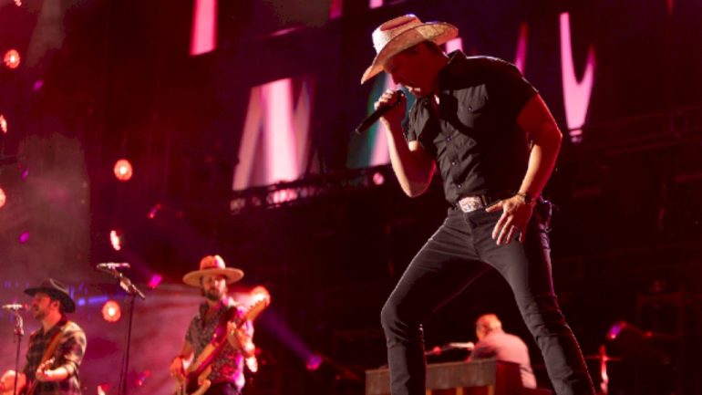 jon-pardi’s-planning-a-major-halftime-show-this-football-season