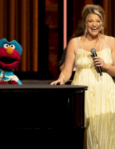 elmo-and-abby-cadabby-go-country-as-‘sesame-street’-comes-to-the-opry