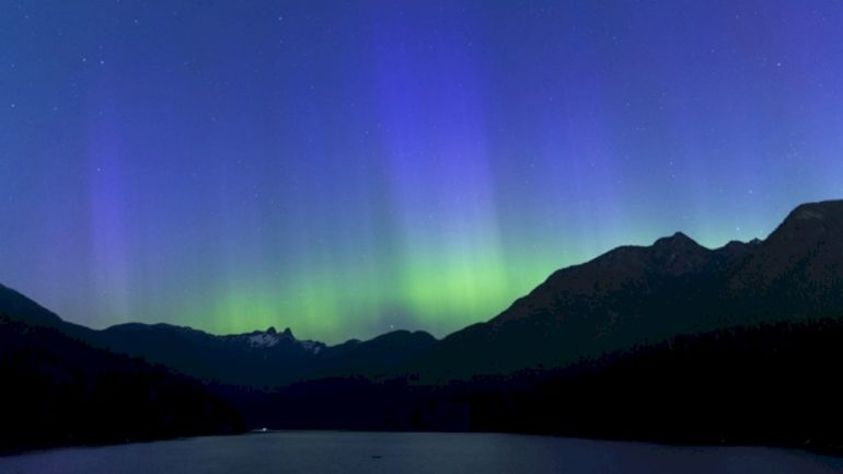 northern-lights-could-be-visible-in-more-than-a-dozen-us-states-tonight