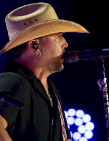 jason-aldean-&-darius-rucker-make-a-full-throttle-effort-to-help-kids-with-cancer