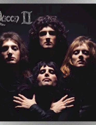 queen’s-brian-may-reveals-he’s-working-on-new-mixes-of-1974’s-‘queen-ii’