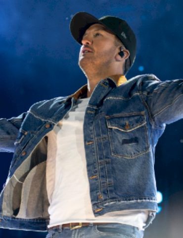 a-‘country-song-came-on’-and-gave-luke-bryan-his-32nd-#1