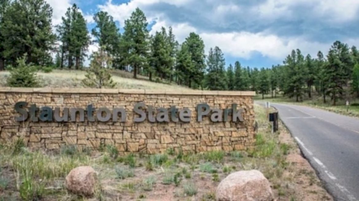  colorado-police-suspect-park-ranger-stabbing-was-targeted:-police