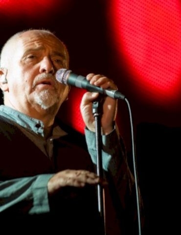 peter-gabriel-backed-by-orchestra-for-concert-film-to-be-released-in-october