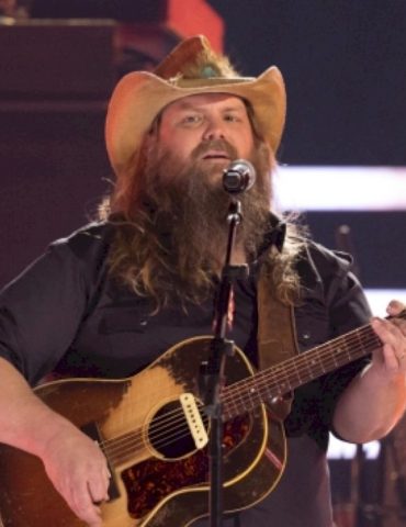as-chris-stapleton-headlines-healing-appalachia,-the-matthew-perry-foundation-helps-out