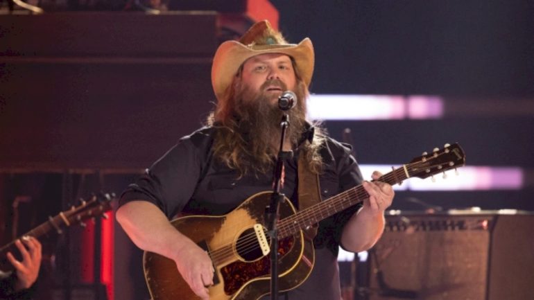 as-chris-stapleton-headlines-healing-appalachia,-the-matthew-perry-foundation-helps-out