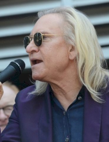joe-walsh-launches-vetsaid-sweepstakes,-including-‘coffee-hang’-with-the-rocker