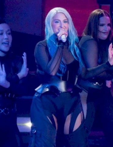 meghan-trainor-says-sabrina-carpenter-gave-her-her-‘big-break’