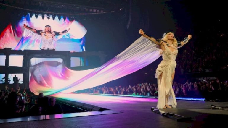 lady-gaga-lets-her-‘hair’-down-in-first-of-six-hometown-nyc-shows