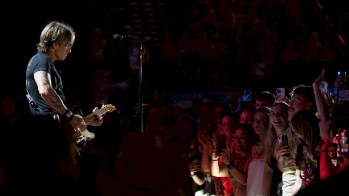 keith-urban-offers-you-a-‘straight-line’-into-his-live-show