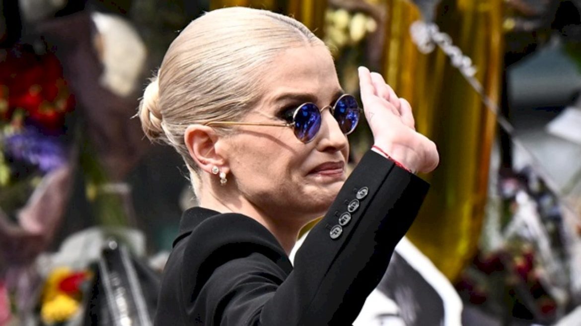 kelly-osbourne-slams-wwe-wrestler-becky-lynch-following-birmingham-diss