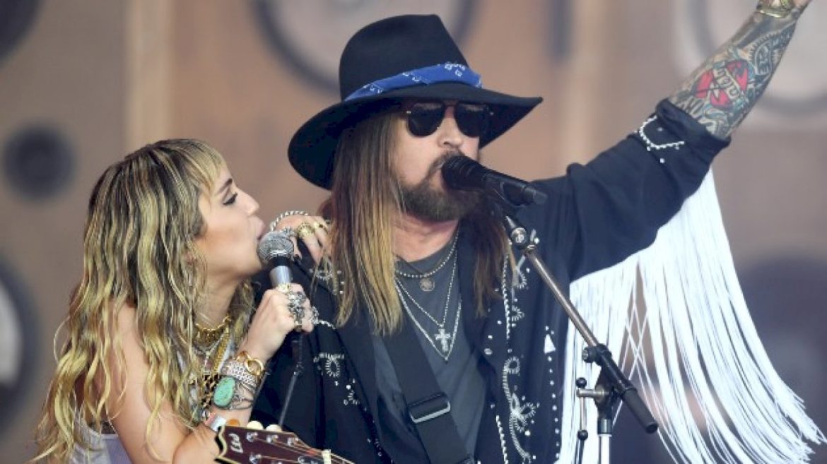 miley-cyrus-recruits-fleetwood-mac-members-for-song-she-wrote-for-dad