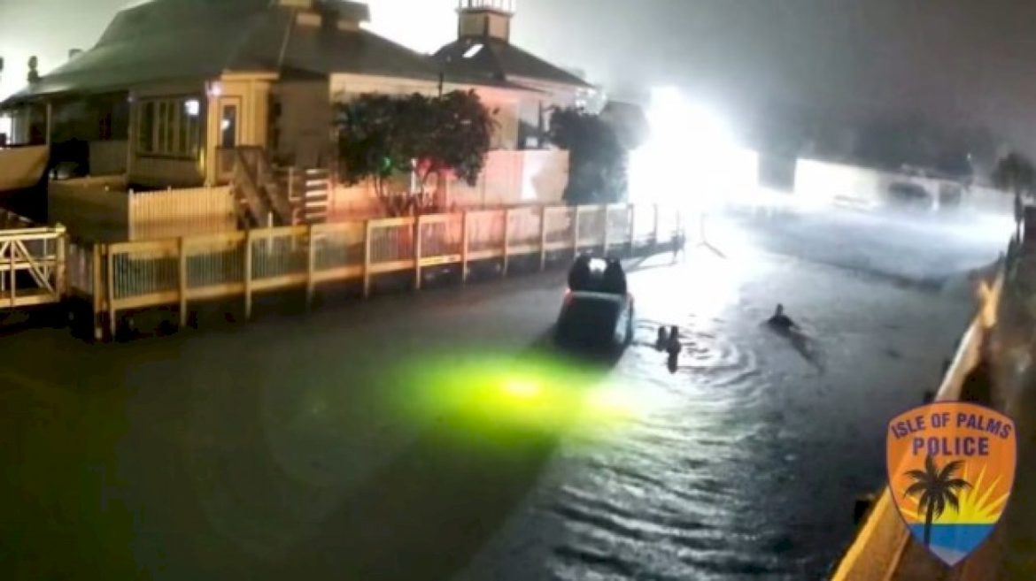 civilians-jump-into-creek-to-rescue-ride-share-driver-from-sinking-car:-police