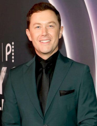 the-baby-watch-is-on-for-scotty-&-gabi-mccreery