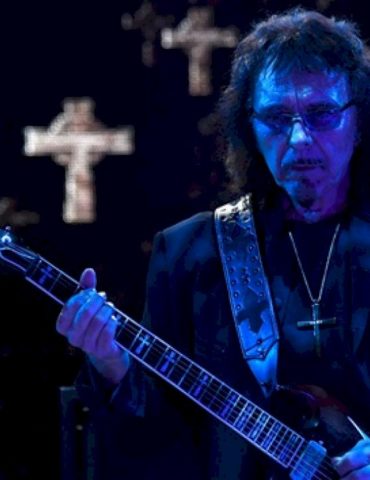 tony-iommi-announces-return-of-signature-guitar-humbucker-with-gibson