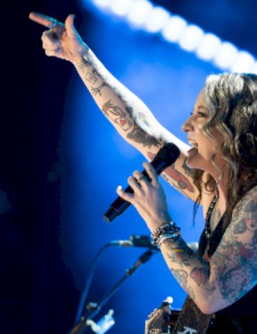 ashley-mcbryde-reflects-on-her-raising-in-‘rattlesnake-preacher’