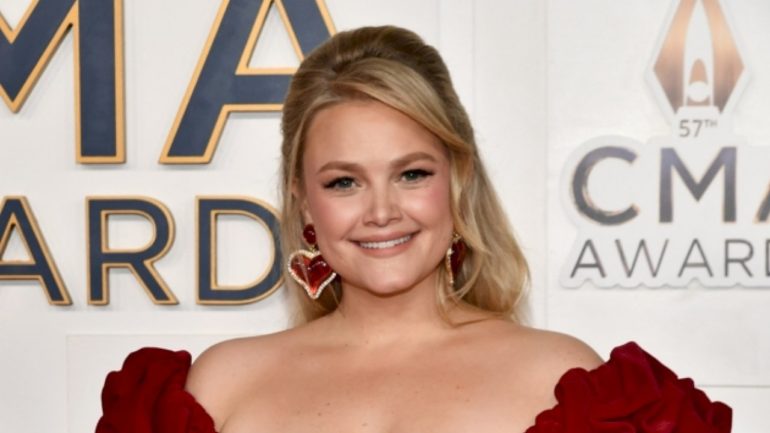 ‘corn-queen’-hailey-whitters-heads-out-on-tour-before-son’s-birth