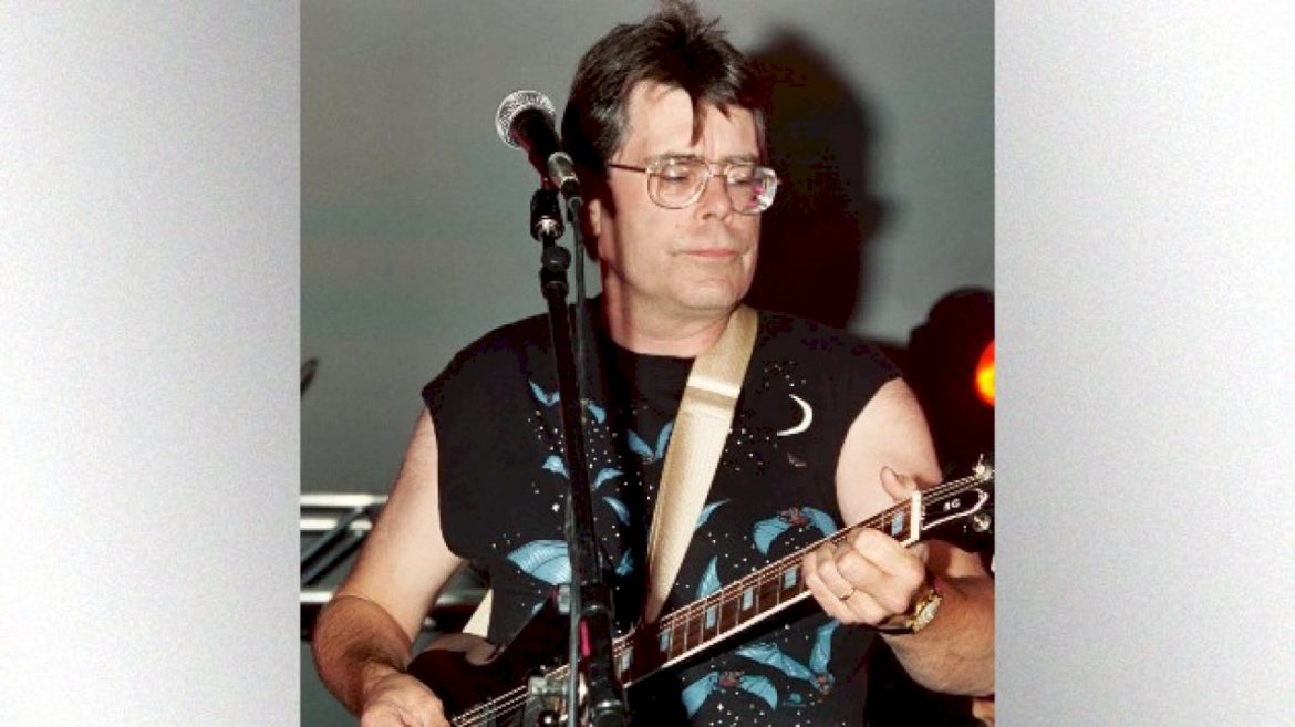 horror-master-stephen-king-says-yes-to-bruce-springsteen,-no-to-black-sabbath