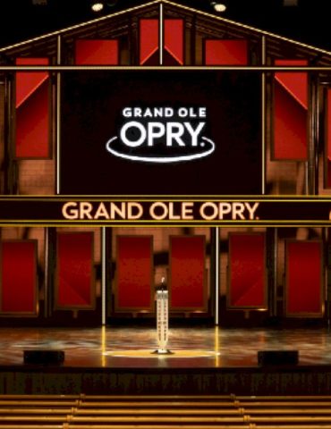 megan-moroney,-drew-baldridge-&-more-will-deck-the-halls-in-‘a-grand-ole-opry-christmas’