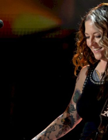 looking-for-redemption?-it’s-now-available-at-ashley-mcbryde’s-lower-broadway-bar