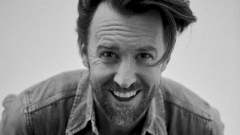 charles-kelley-takes-it-back-to-the-’80s-with-rare-solo-show