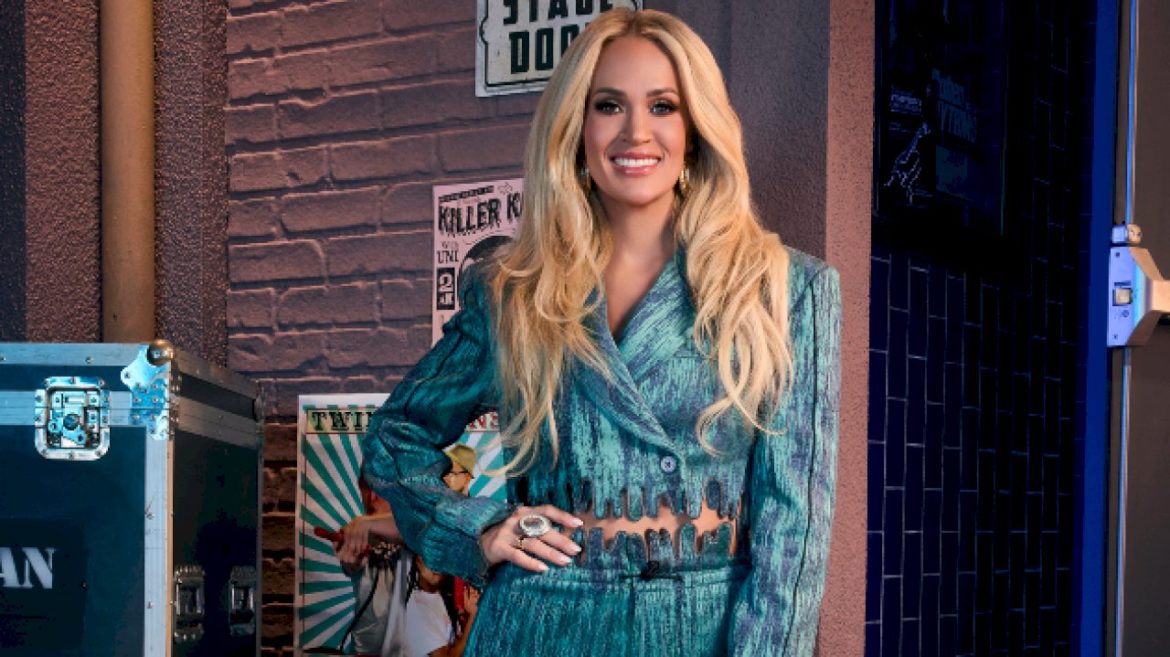 that-time-carrie-underwood-worked-two-jobs,-like-a-boss